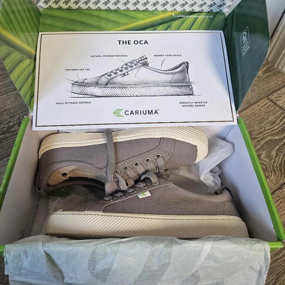 Cariuma OCA Low Canvas Sneaker in Mystic Grey